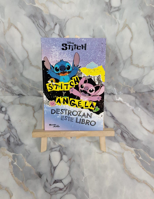 Stitch y Ángela destroza este libro