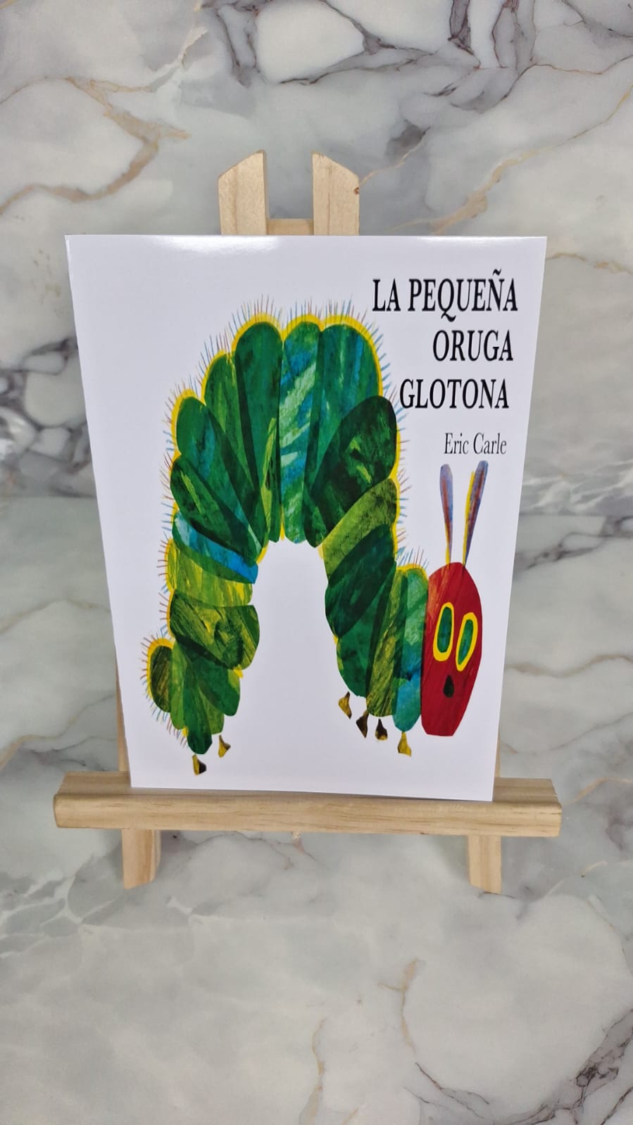 La pequeña oruga Glotona